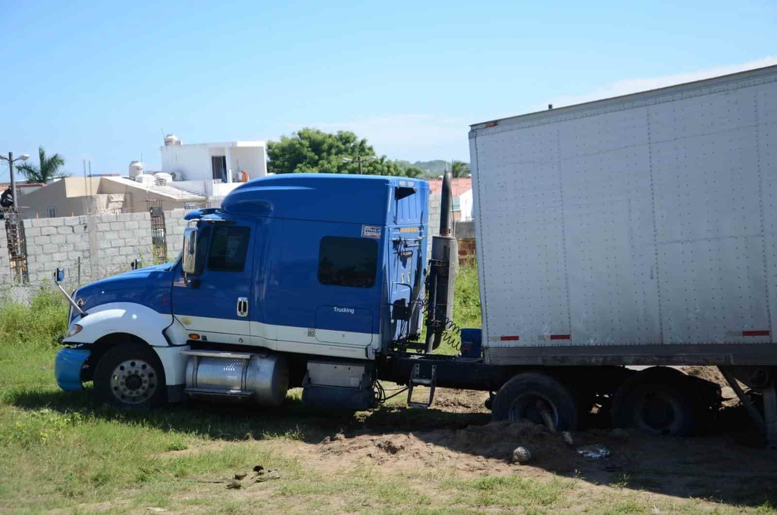 Escuela de Veracruz tenía acuerdo con tienda para estacionar tráiler en instalaciones