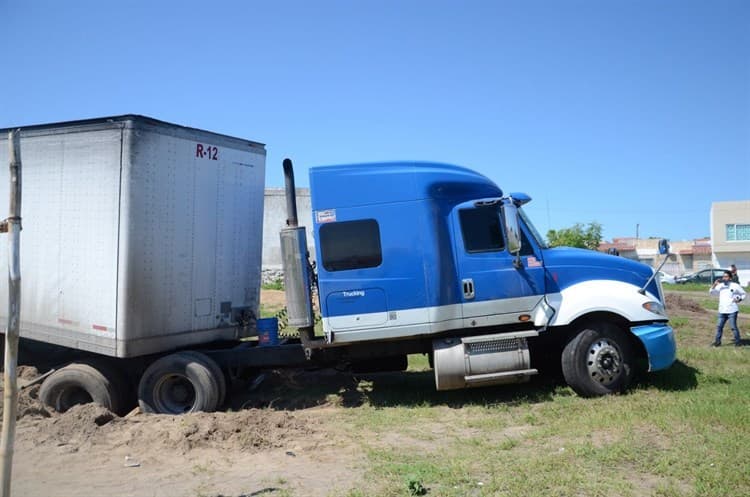 Video: Escuela de Veracruz permite acceso a tráiler; padres se manifiestan