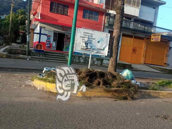 Exponen a xalapeños que abandonan sus desechos en avenida Villahermosa