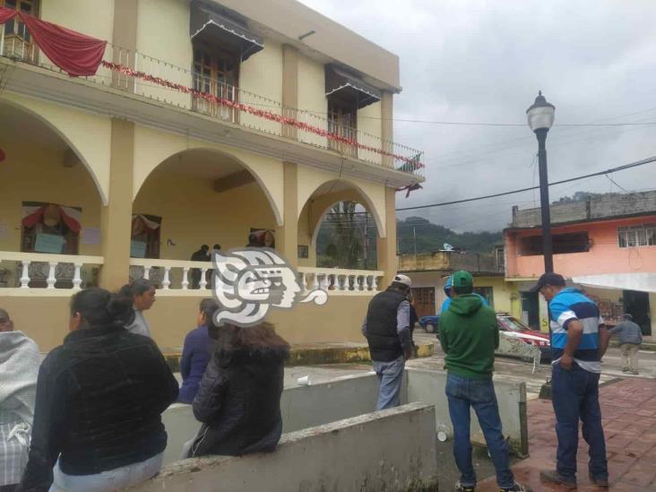 Habitantes de Ayahualulco toman palacio municipal; exigen destitución de alcalde