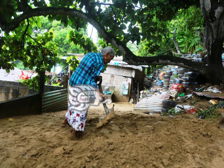 Incesante lluvia deslava ladera e inunda colonias de Coatzacoalcos(+Video)