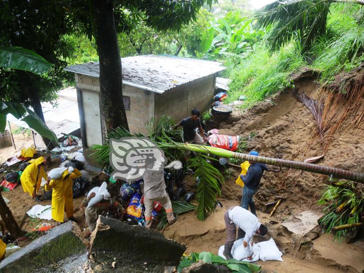 Incesante lluvia deslava ladera e inunda colonias de Coatzacoalcos(+Video)