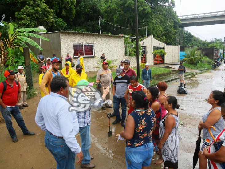 Incesante lluvia deslava ladera e inunda colonias de Coatzacoalcos(+Video)