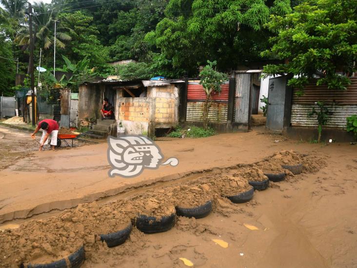 Incesante lluvia deslava ladera e inunda colonias de Coatzacoalcos(+Video)