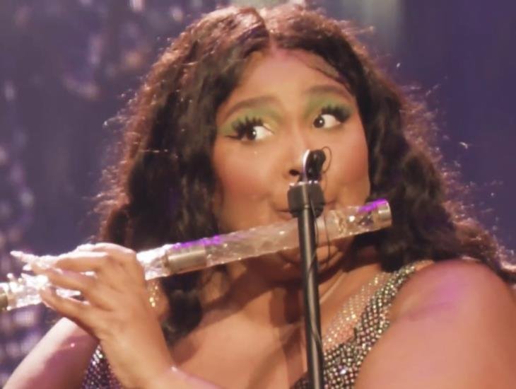 Lizzo toca flauta de valor histórico en show de Washington (+ Video)