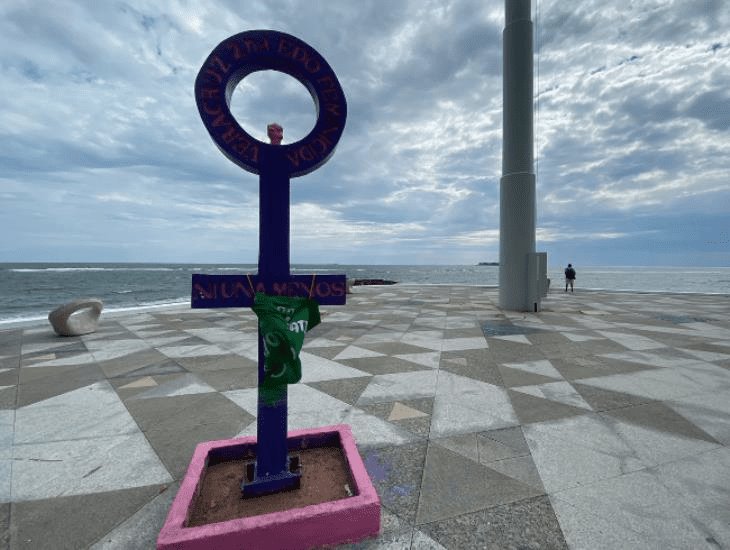 Colocan pañuelo verde en Antimonumenta por 28S en Veracruz (+Video)