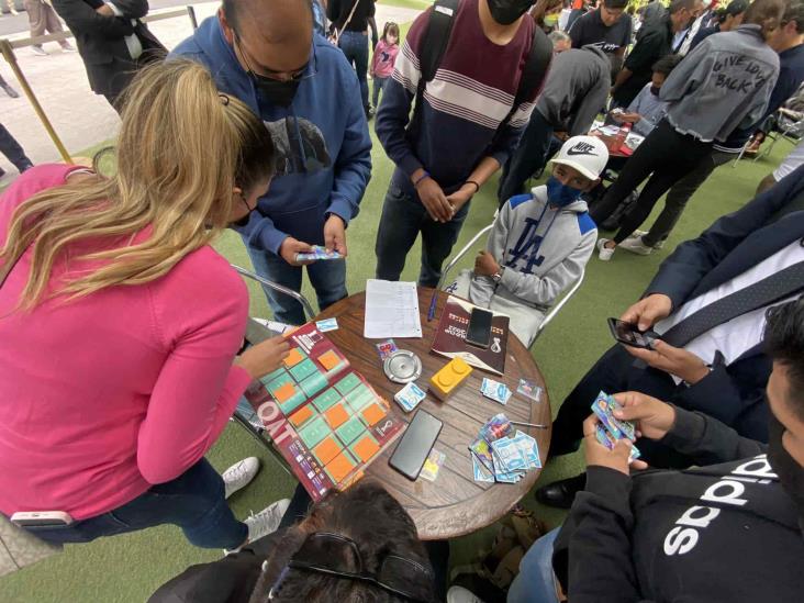 Intercambio masivo de estampas Panini en Plaza Carso en la CDMX