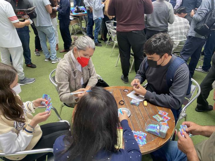 Intercambio masivo de estampas Panini en Plaza Carso en la CDMX