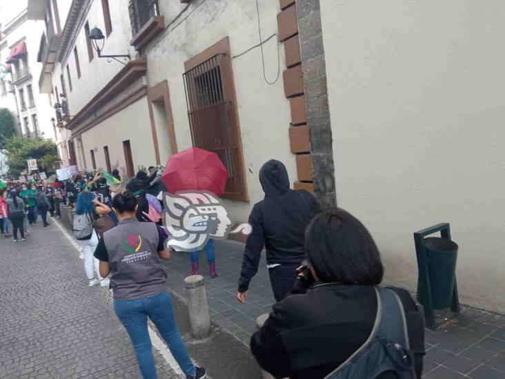 Pintas en Xalapa, en marcha feminista; enojo porque aborto es simulación (+Video)