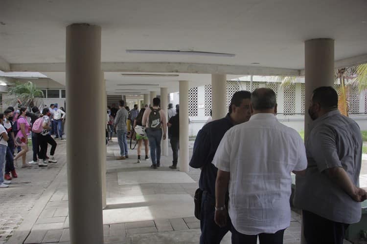 Maestros de la Facultad de Ingeniería UV realizan paro de labores (+Video)