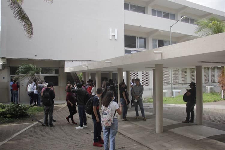 Maestros de la Facultad de Ingeniería UV realizan paro de labores (+Video)