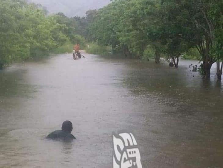 Desbordamiento del río Uxpanapa incomunica 11 comunidades en Las Choapas