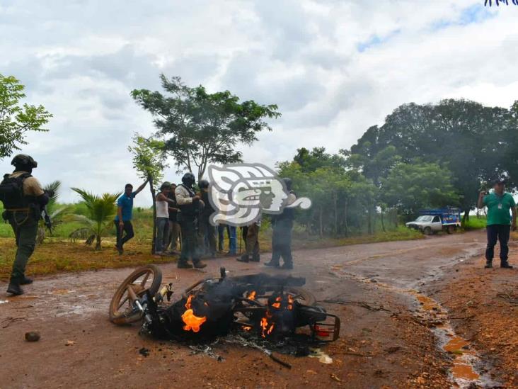 Con palos y machetes, persiguen a delincuentes tras asalto en Acayucan (+Video)