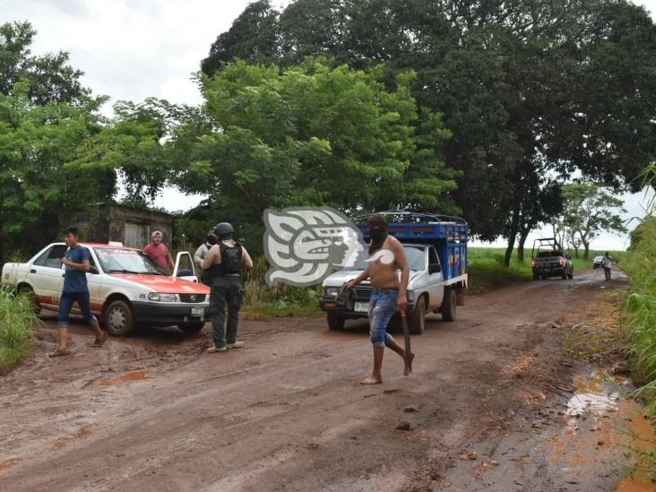 Con palos y machetes, persiguen a delincuentes tras asalto en Acayucan (+Video)