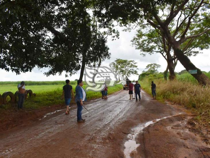 Con palos y machetes, persiguen a delincuentes tras asalto en Acayucan (+Video)