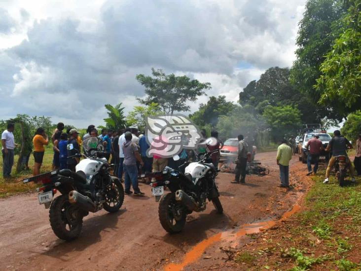 Con palos y machetes, persiguen a delincuentes tras asalto en Acayucan (+Video)