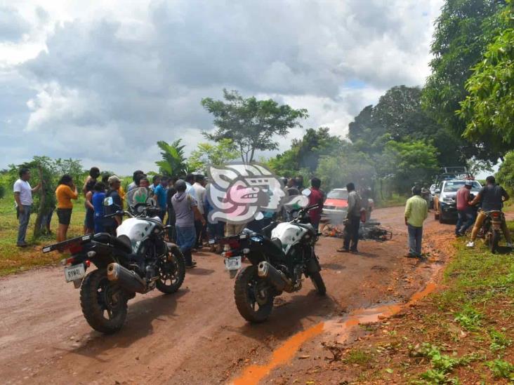 Con palos y machetes, persiguen a delincuentes tras asalto en Acayucan (+Video)