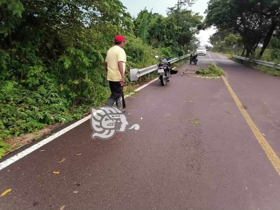 Socavón en la carretera Otapa- Hidalgotitlán