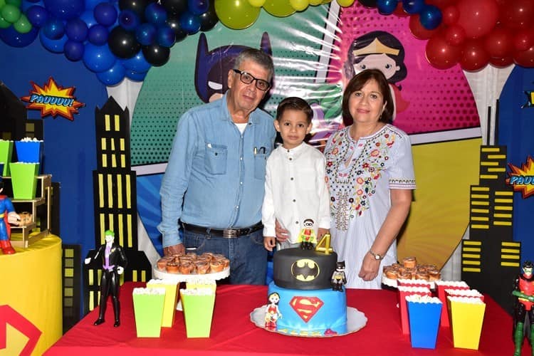 Alex Zepeda Sainz es festejado por sus 4 años de edad en temática de superhéroes