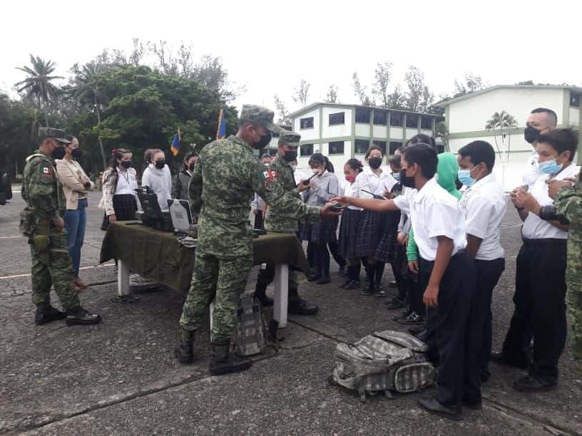 Ejército brinda instrucción cívica a niños de primaria Carranza