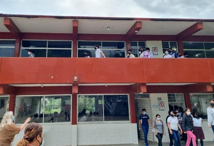 Realizan Simulacro en preparatoria de Cardel