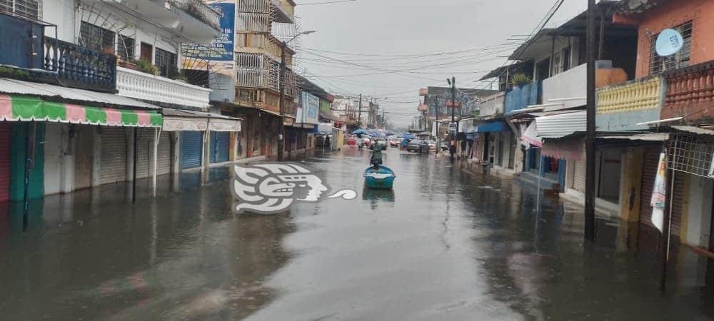 Más de 300 negocios de Minatitlán están bajo el agua (+Video)