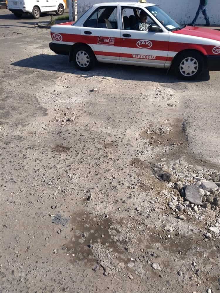 Vecinos, hartos de las calles de la colonia Dos Caminos, en Veracruz