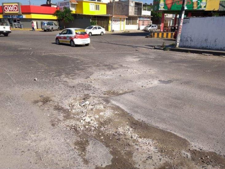 Vecinos, hartos de las calles de la colonia Dos Caminos, en Veracruz