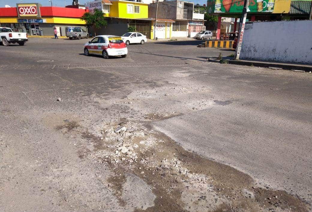 Vecinos, hartos de las calles de la colonia Dos Caminos, en Veracruz