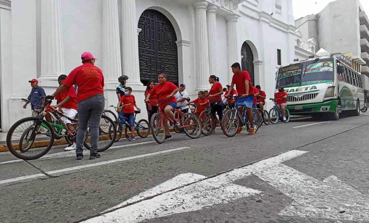 Peregrinos realizan rodada desde Catedral de Veracruz en honor a San Miguel Arcángel