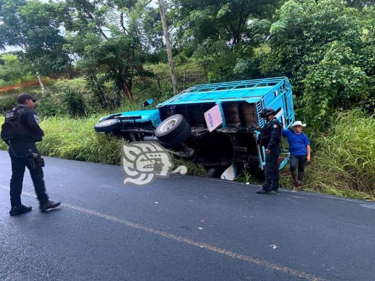 Vuelca camioneta en la carretera Misantla-Santa Cruz Hidalgo