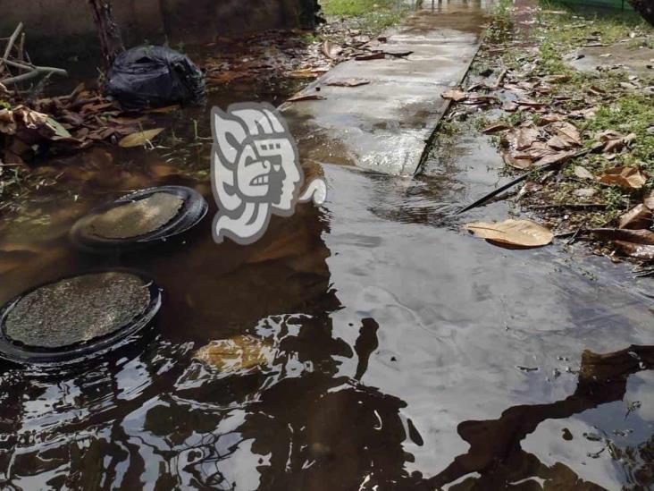 En el agua, jardín de niños Ignacio Zaragoza; llevan mas de una semana sin clases