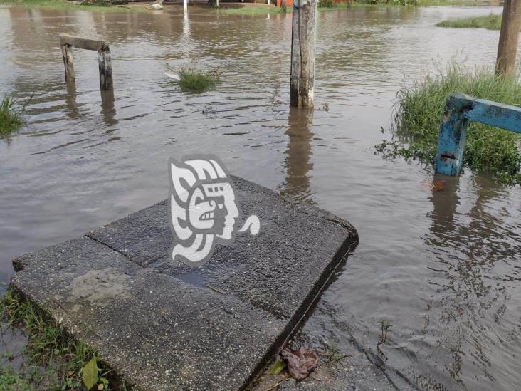 En el agua, jardín de niños Ignacio Zaragoza; llevan mas de una semana sin clases