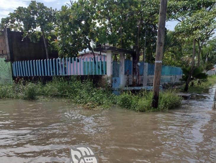 En el agua, jardín de niños Ignacio Zaragoza; llevan mas de una semana sin clases