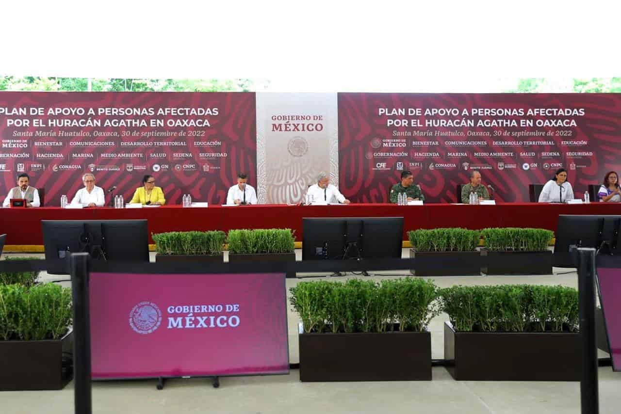 AMLO agradece en Oaxaca a Sedena y Semar por apoyo a damnificados de Agatha