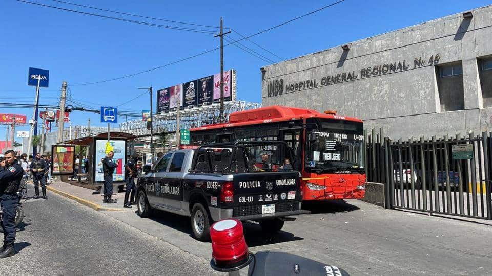 Abaten a asaltantes tras tomar de rehenes a pasajeros de autobús