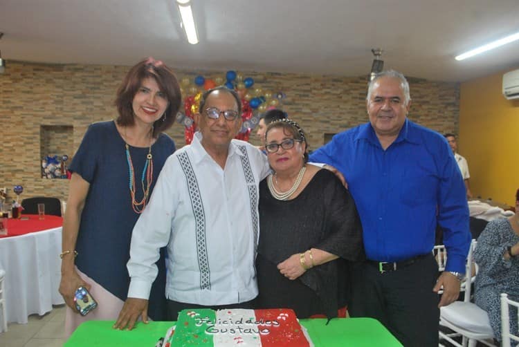 Gustavo Flores Ruiz celebra un año más de feliz vida