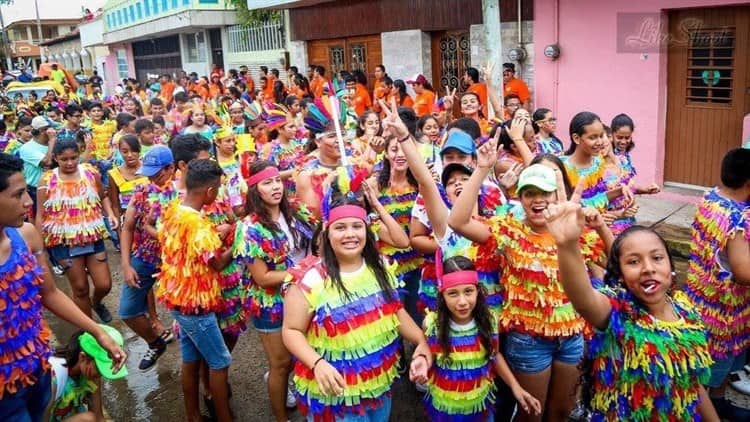 Video: Inician las fiestas de Alvarado con su tradicional desfile de mojigangas