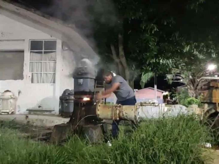 Se quema bomba de agua dentro del pozo 9 en Cosamaloapan