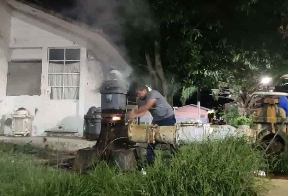 Se quema bomba de agua dentro del pozo 9 en Cosamaloapan