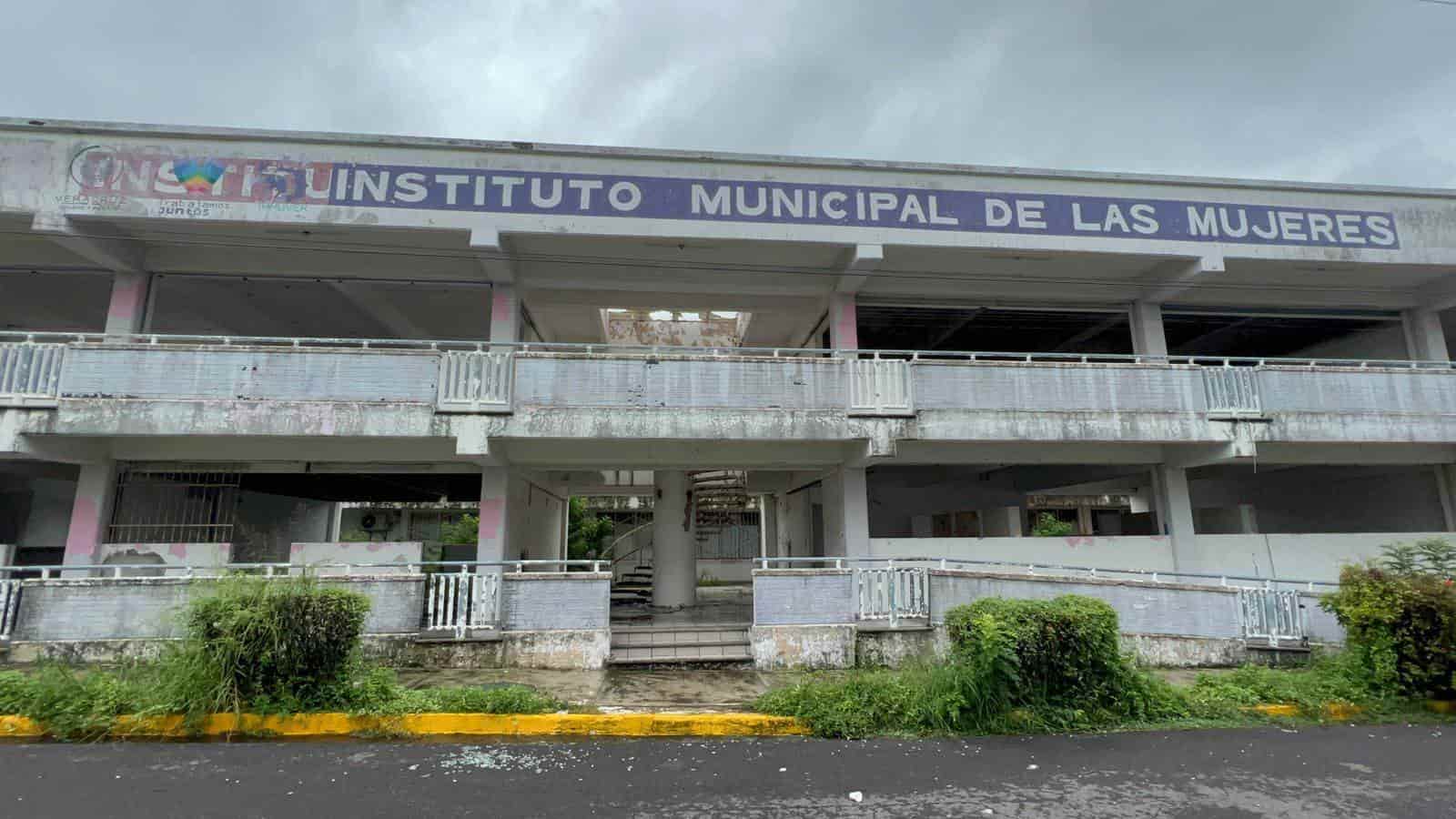 En abandono, exedificio del Instituto Municipal de la Mujer en Veracruz (+Video)