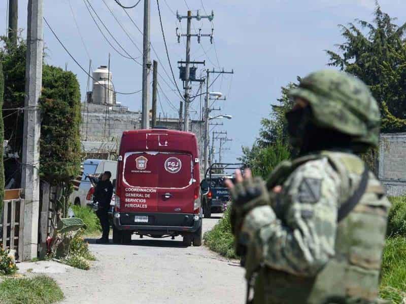 Hallan fosas con cuerpos en Edomex tras detención de miembros del crimen