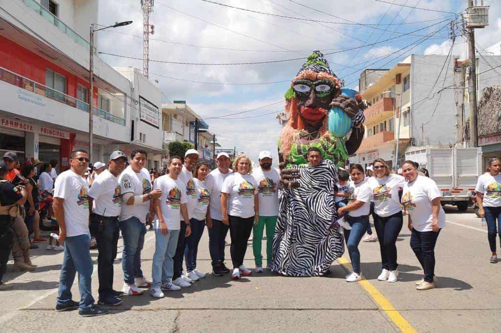 Realizan tradicional Mojiganga en Alvarado