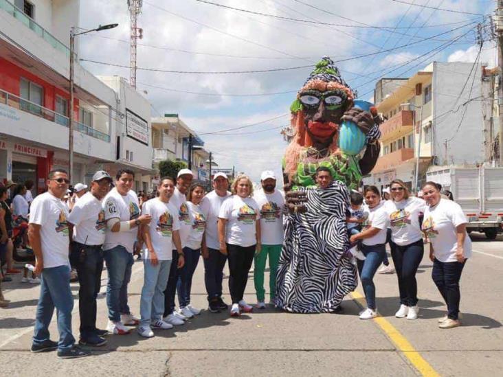 Realizan tradicional Mojiganga en Alvarado