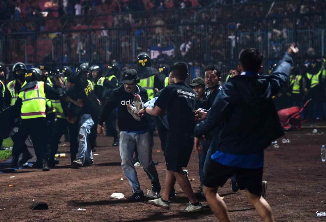 Mueren 127 personas en partido del futbol de Indonesia