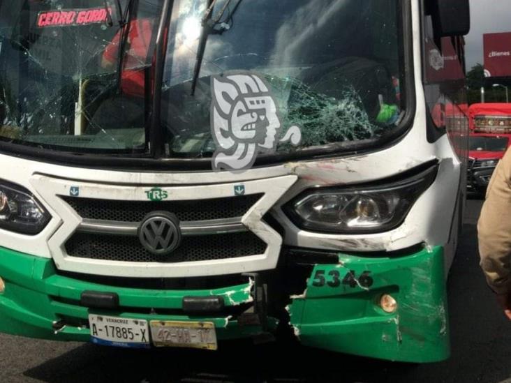 Choca autobús contra camioneta en Las Trancas; hay 4 heridos