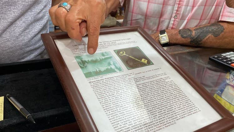 José Antonio, veracruzano que elaboró monedas conmemorativas y la llave de la ciudad