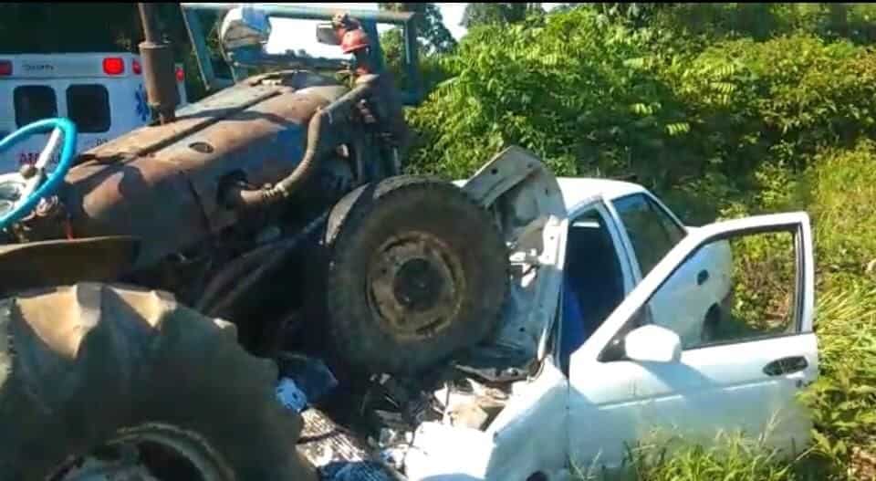 Choque entre tractor y automóvil deja 6 personas heridas de gravedad en Tecolutla