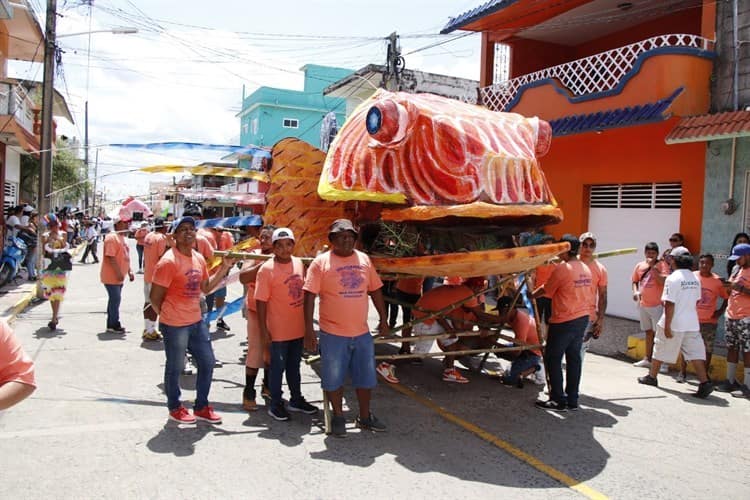 Realizan tradicional Mojiganga en Alvarado