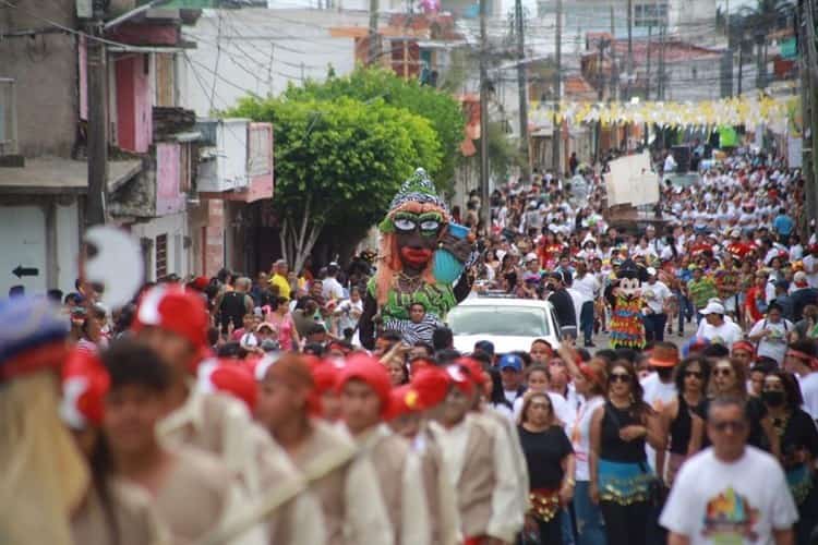 Realizan tradicional Mojiganga en Alvarado